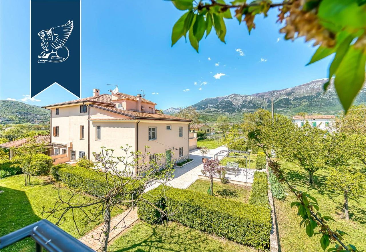 Ферма в Фрозиноне, Италия, 2 000 м² - фото 8