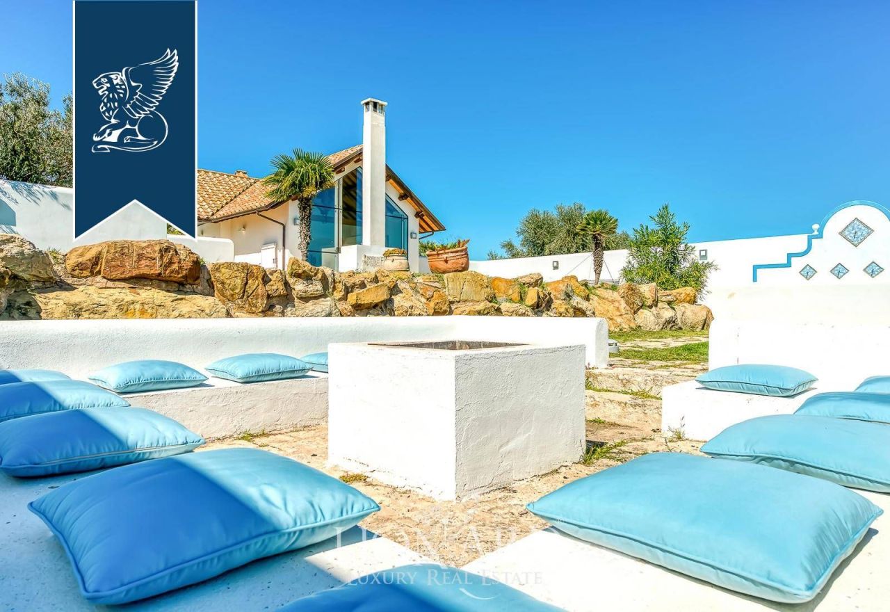 Вилла в Монтальто-ди-Кастро, Италия, 300 м² - фото 7