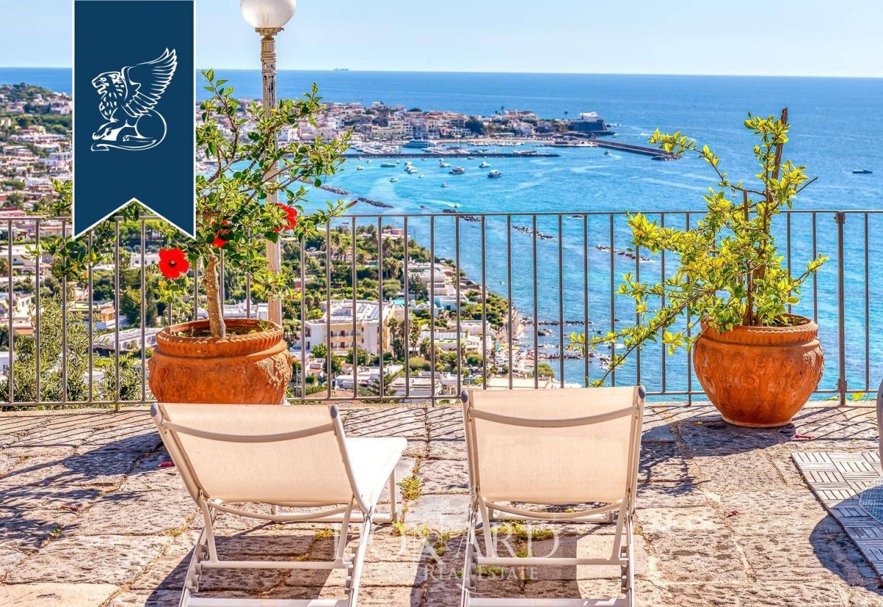 Вилла в Неаполе, Италия, 385 м² - фото 7