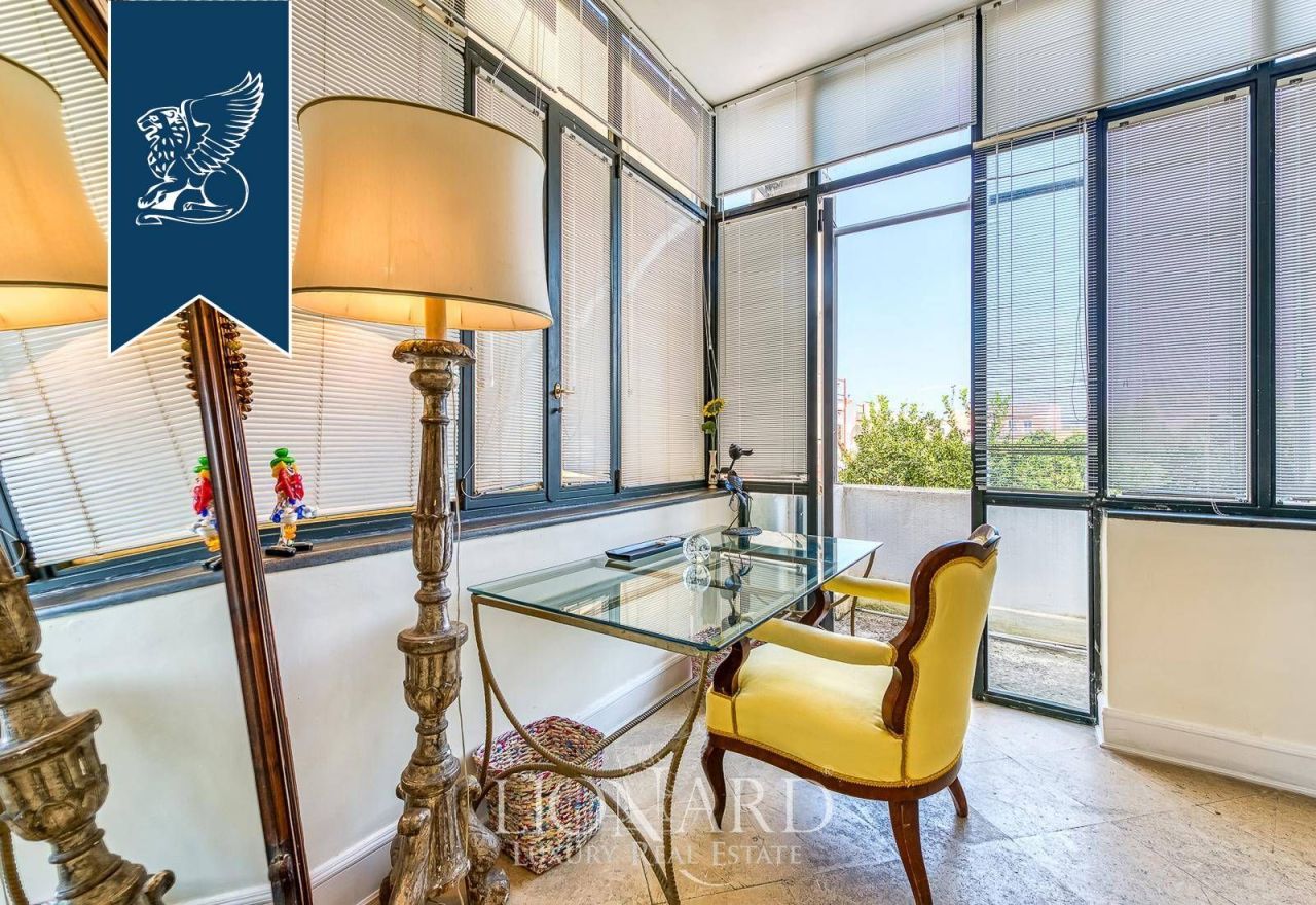 Отель, гостиница в Неаполе, Италия, 650 м² - фото 7