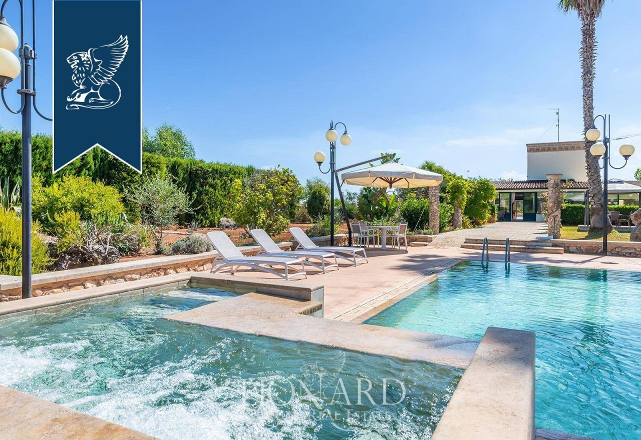 Ферма в Лечче, Италия, 1 000 м² - фото 7