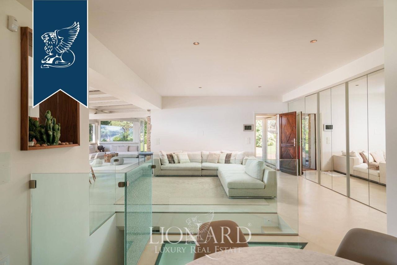 Вилла в Ольбии, Италия, 340 м² - фото 9