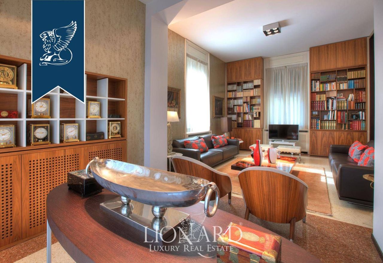 Вилла в Павии, Италия, 550 м² - фото 9