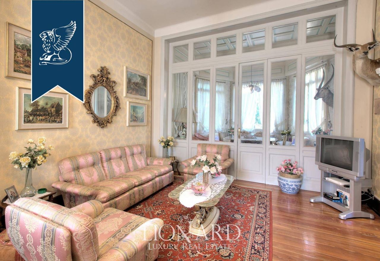 Вилла в Лезе, Италия, 400 м² - фото 9