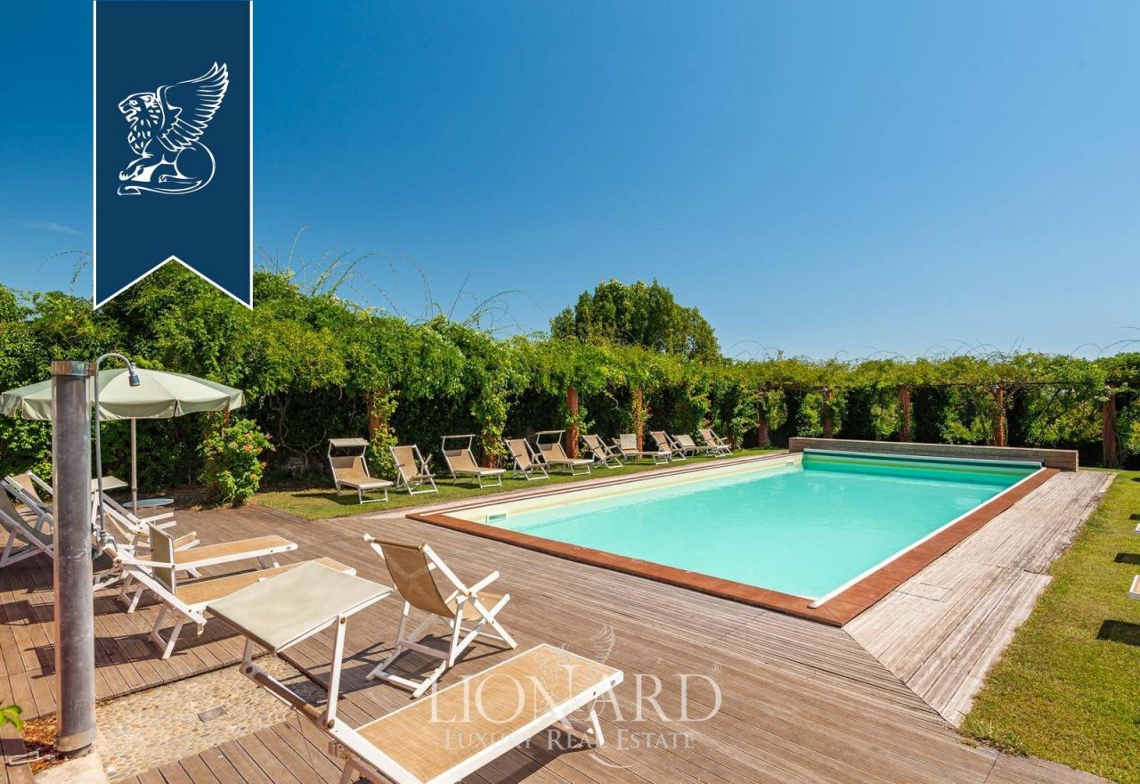 Вилла в Капаннори, Италия, 2 900 м² - фото 9