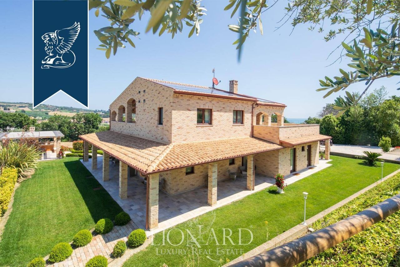 Ферма в Асколи Пичено, Италия, 400 м² - фото 9