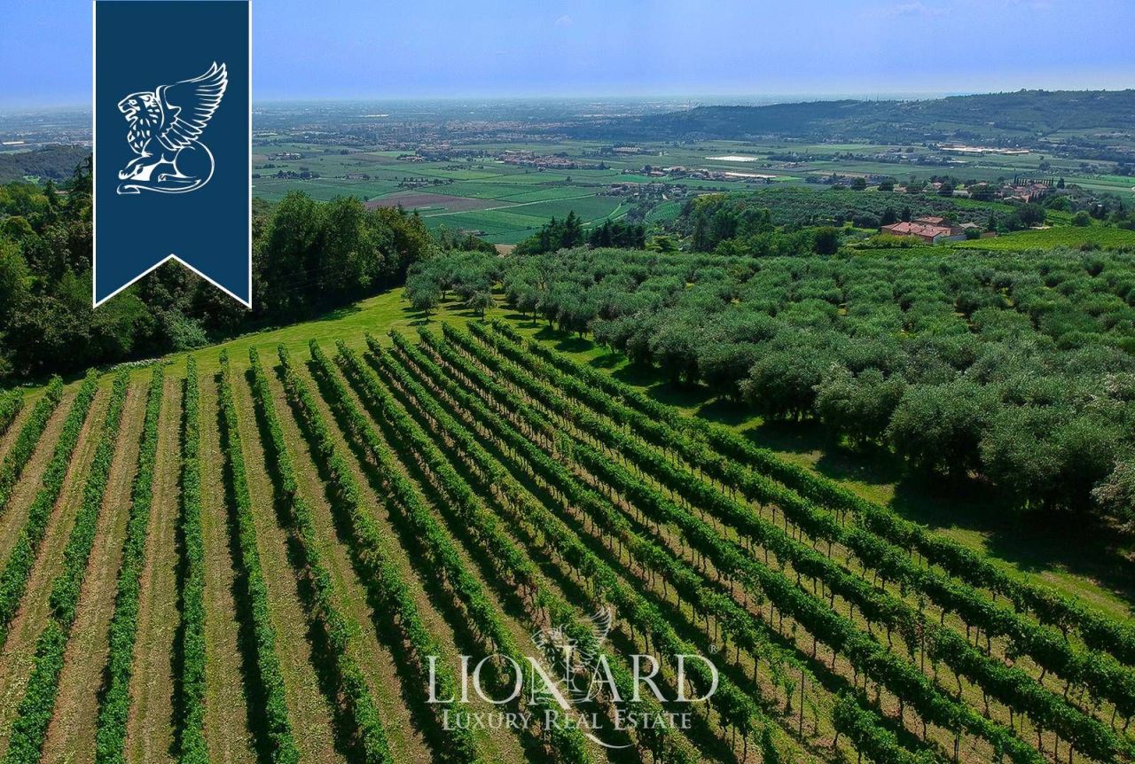 Вилла в Вероне, Италия, 1 000 м² - фото 9