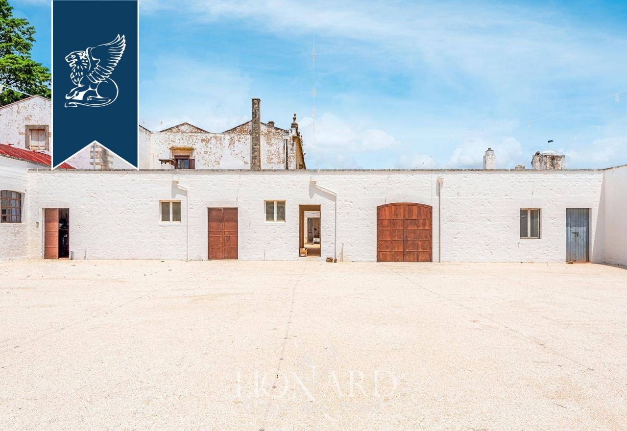 Вилла в Таранто, Италия, 3 850 м² - фото 9