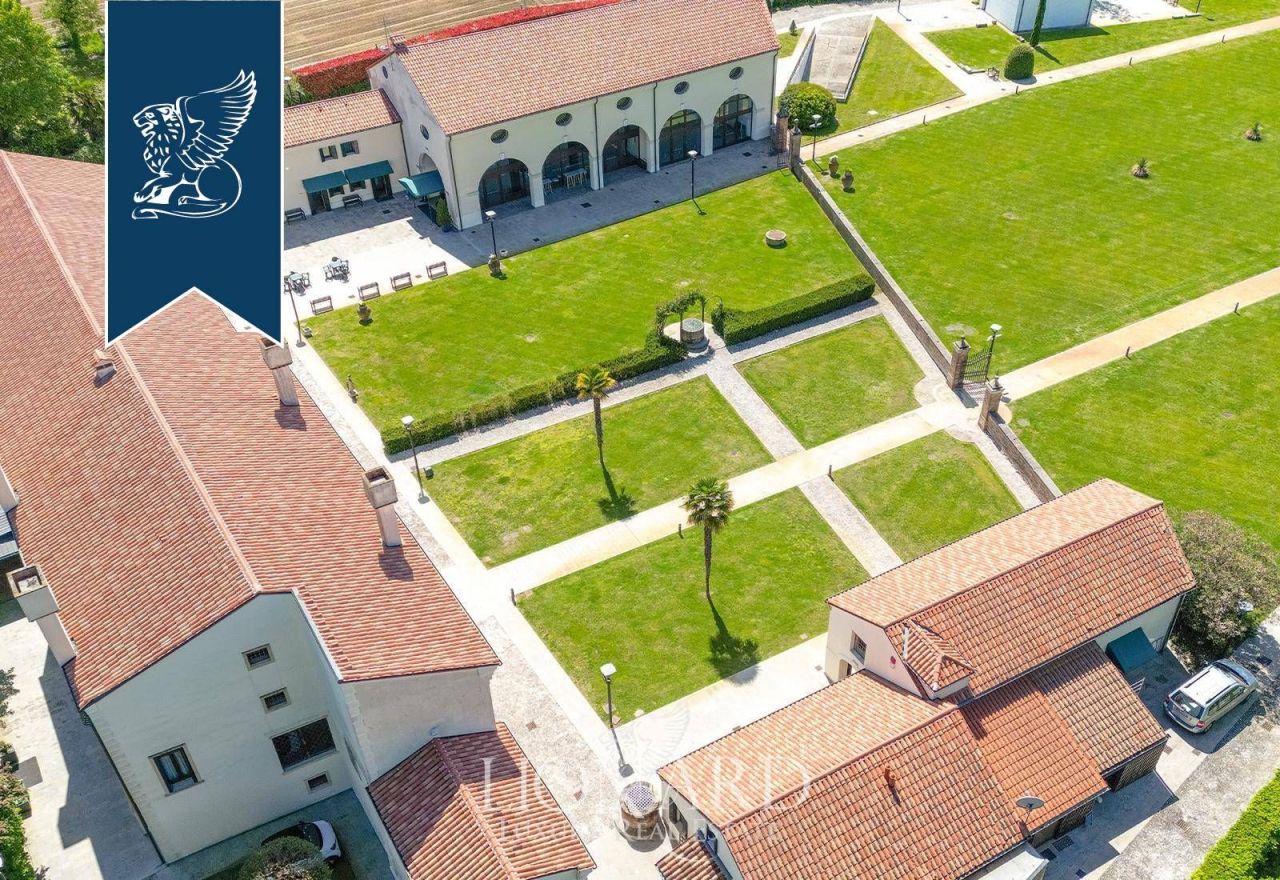 Вилла в Падуе, Италия, 3 200 м² - фото 9