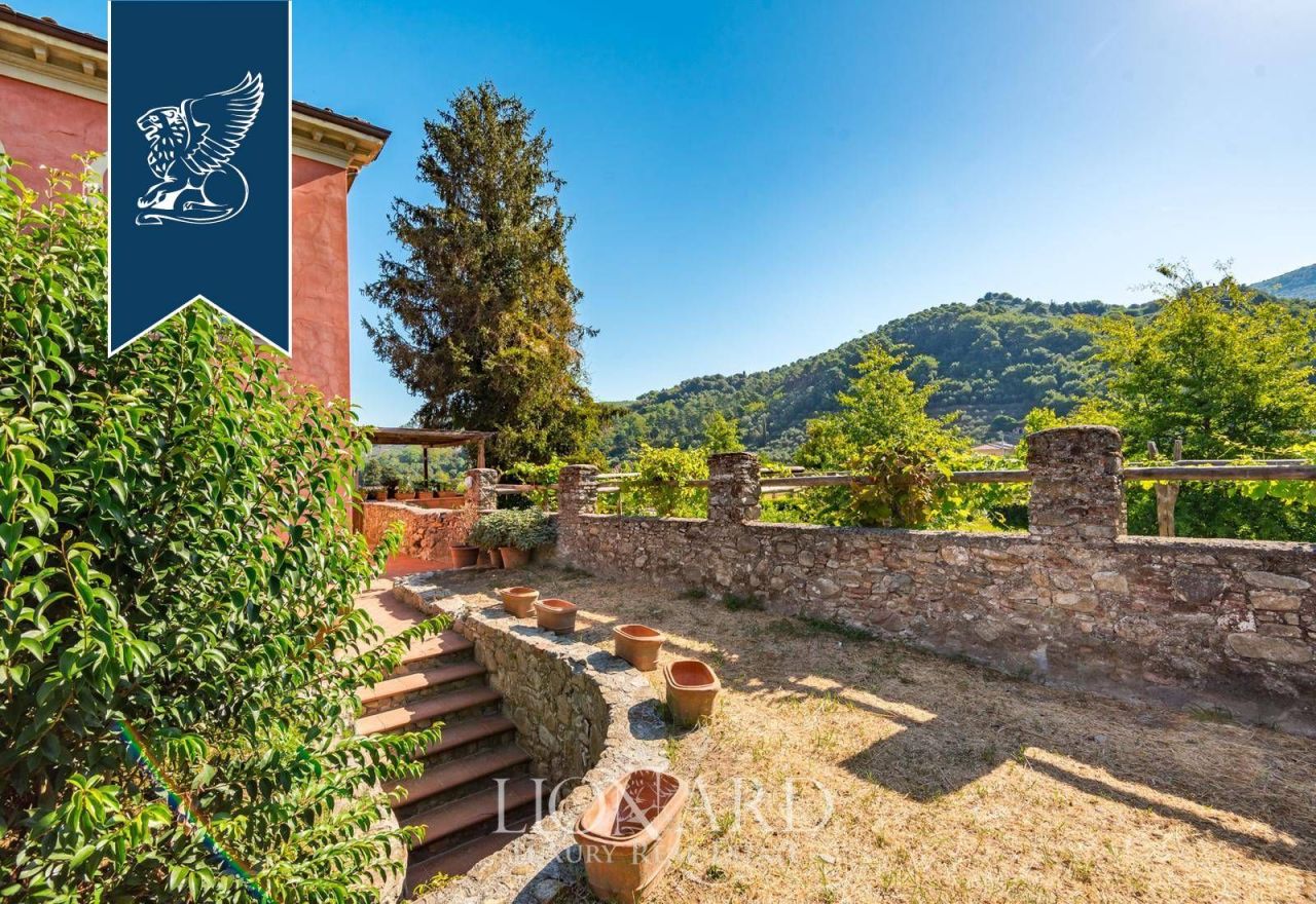 Вилла в Капаннори, Италия, 1 500 м² - фото 8