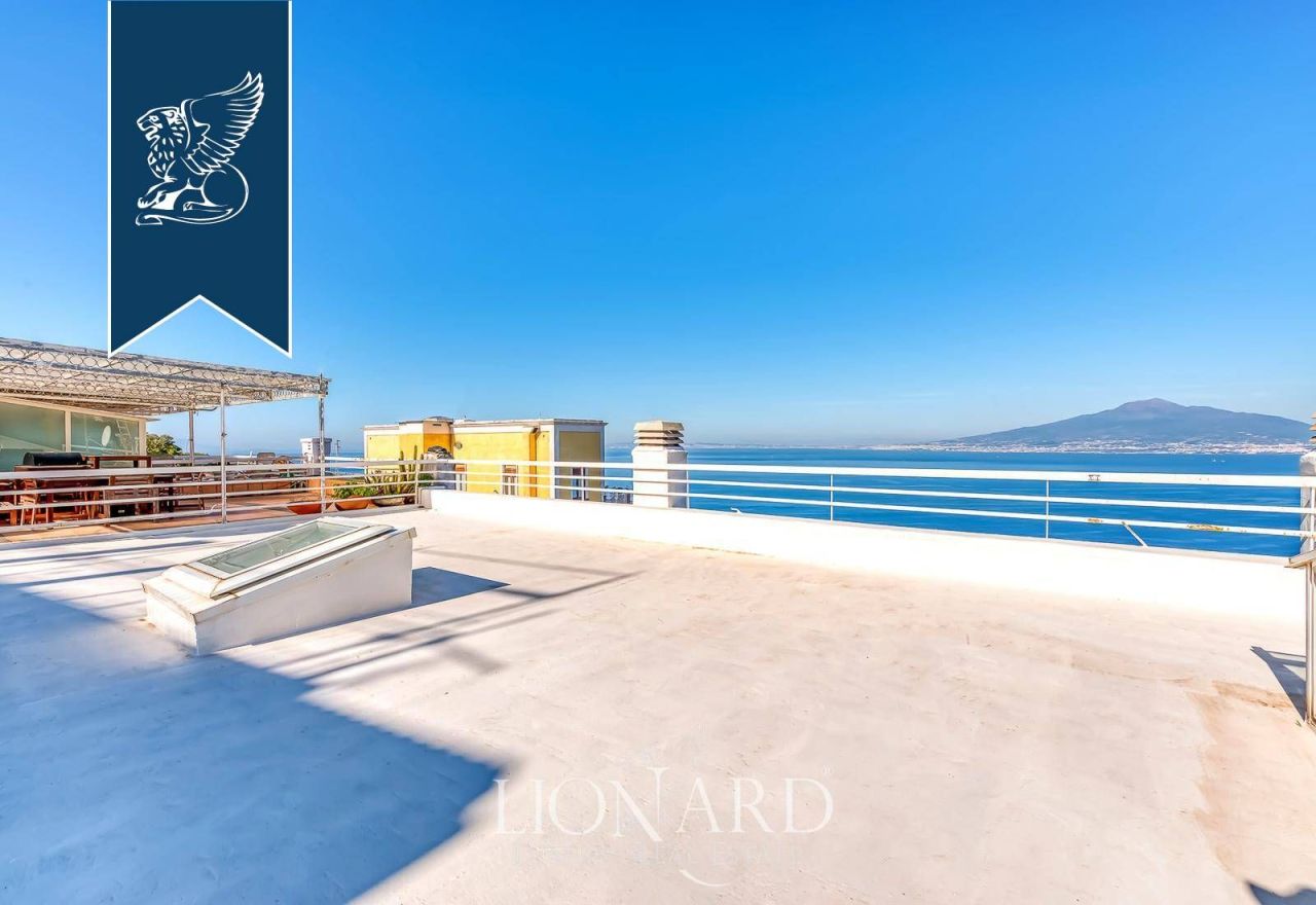 Вилла в Неаполе, Италия, 260 м² - фото 8