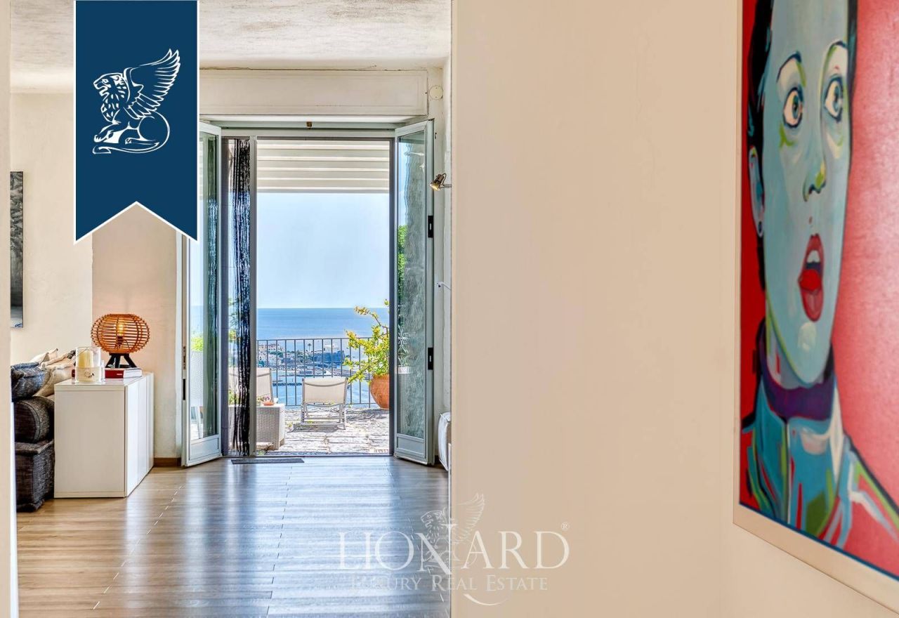 Вилла в Неаполе, Италия, 385 м² - фото 8