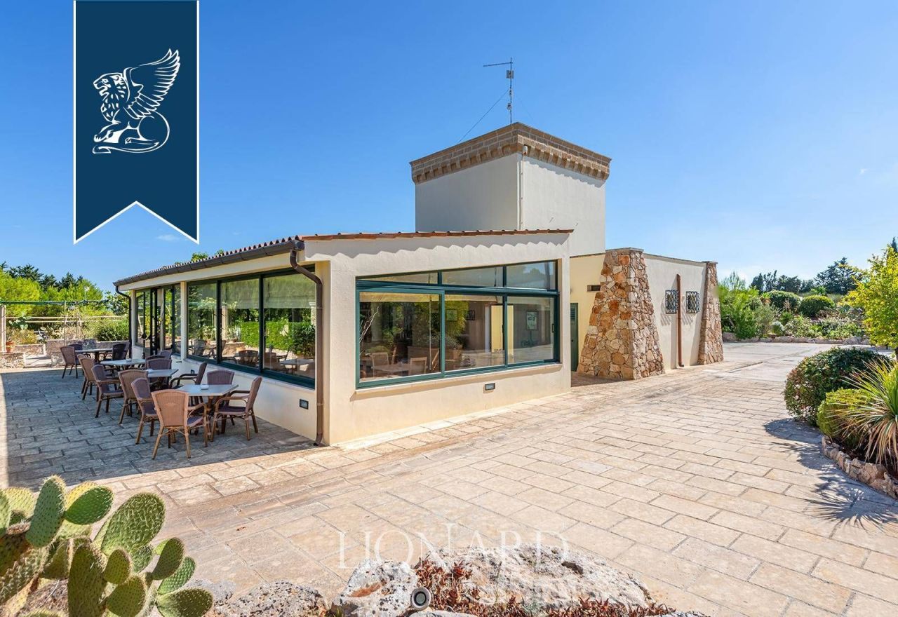 Ферма в Лечче, Италия, 1 000 м² - фото 8