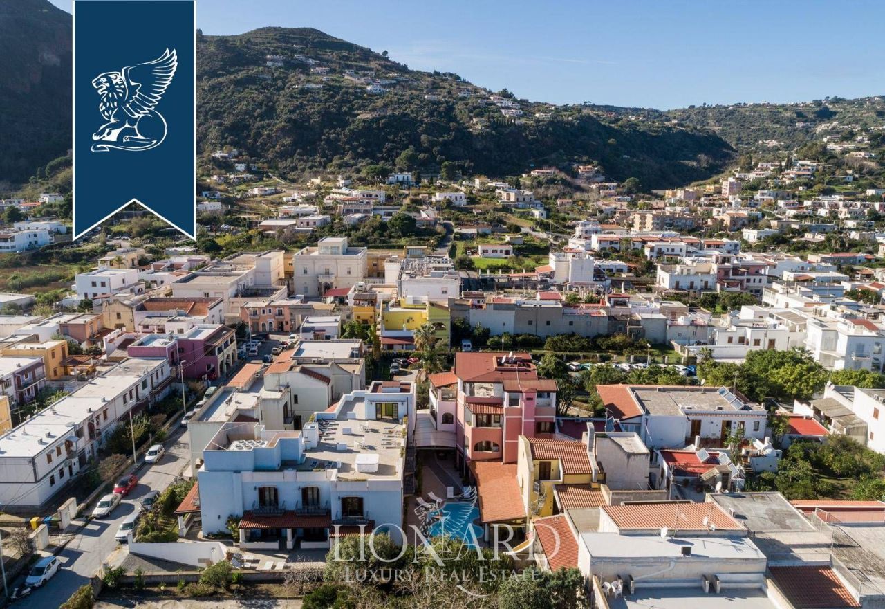 Отель, гостиница на Липари, Италия, 1 300 м² - фото 8