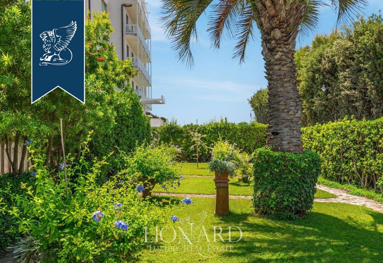 Вилла в Пьетрасанте, Италия, 380 м² - фото 10