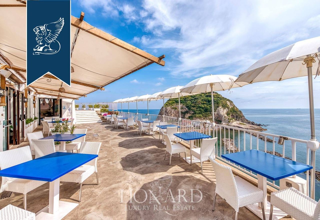 Отель, гостиница в Неаполе, Италия, 1 200 м² - фото 10