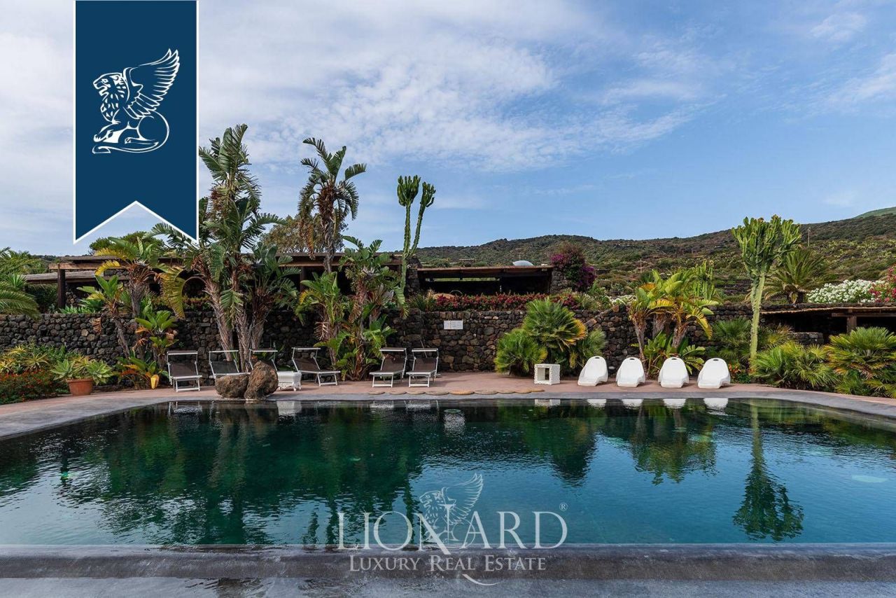 Вилла на о-ве Пантеллерия, Италия, 200 м² - фото 10