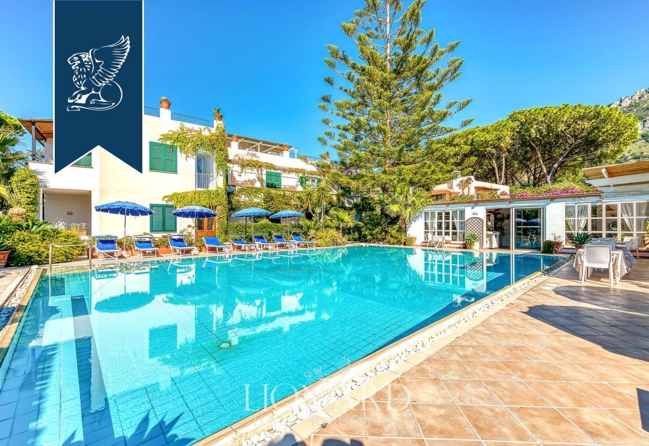 Отель, гостиница в Неаполе, Италия, 3 000 м² - фото 10