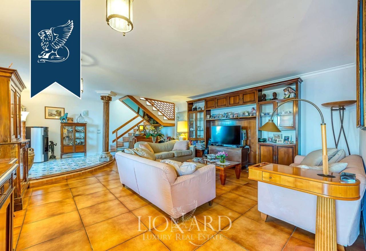 Вилла в Неаполе, Италия, 260 м² - фото 9