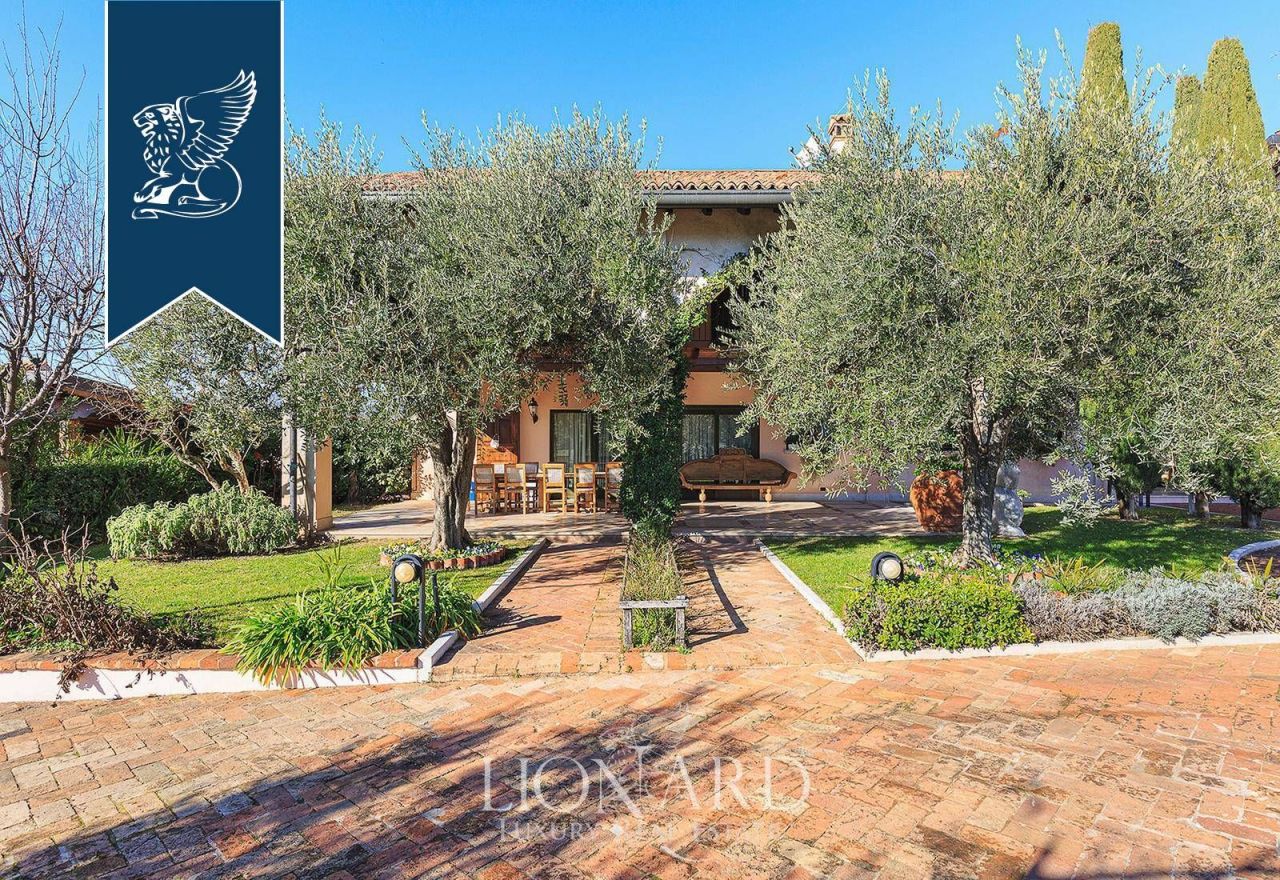 Вилла в Сан-Феличе-дель-Бенако, Италия, 635 м² - фото 9