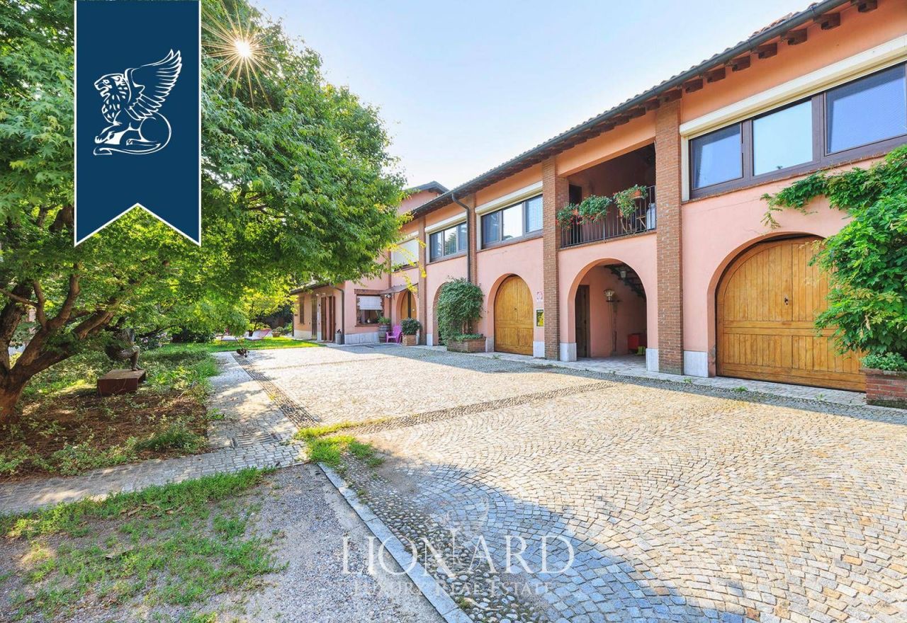 Ферма в Милане, Италия, 3 500 м² - фото 9