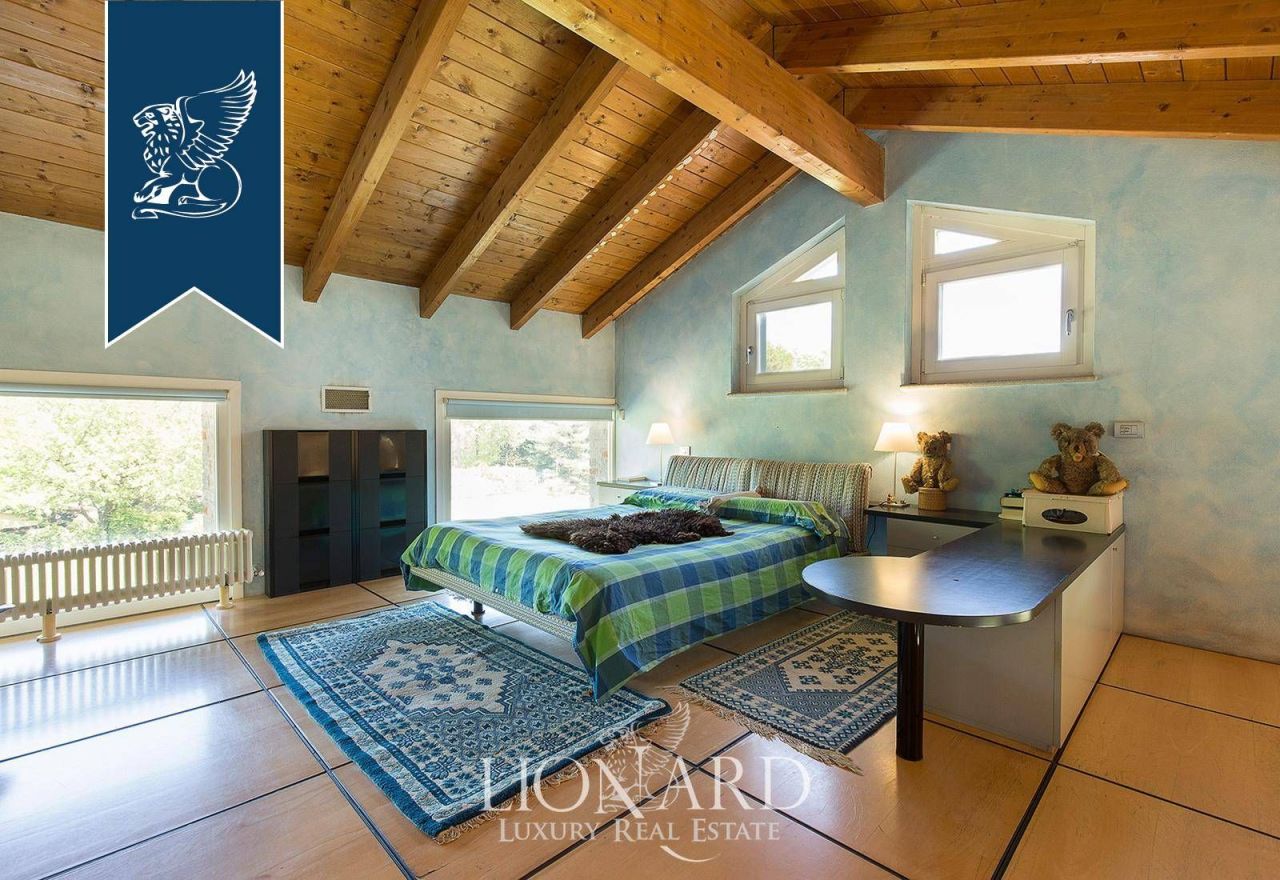 Вилла в Новаре, Италия, 700 м² - фото 9