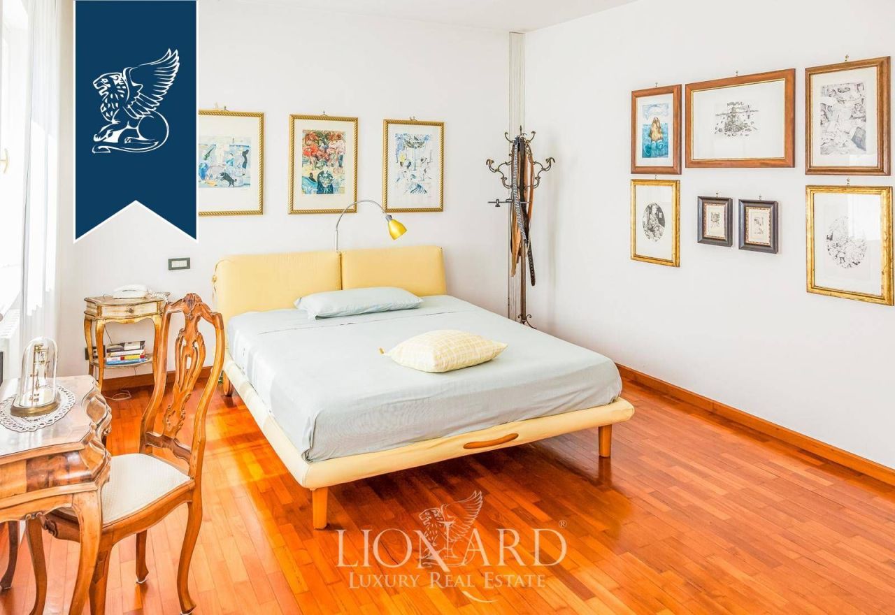 Вилла в Массе, Италия, 600 м² - фото 10