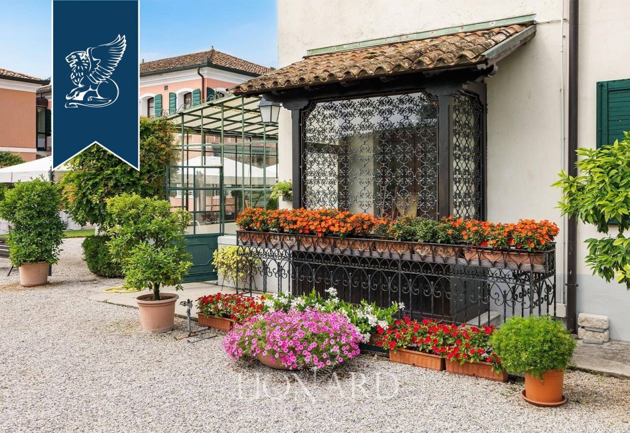 Вилла в Порденоне, Италия, 2 300 м² - фото 11