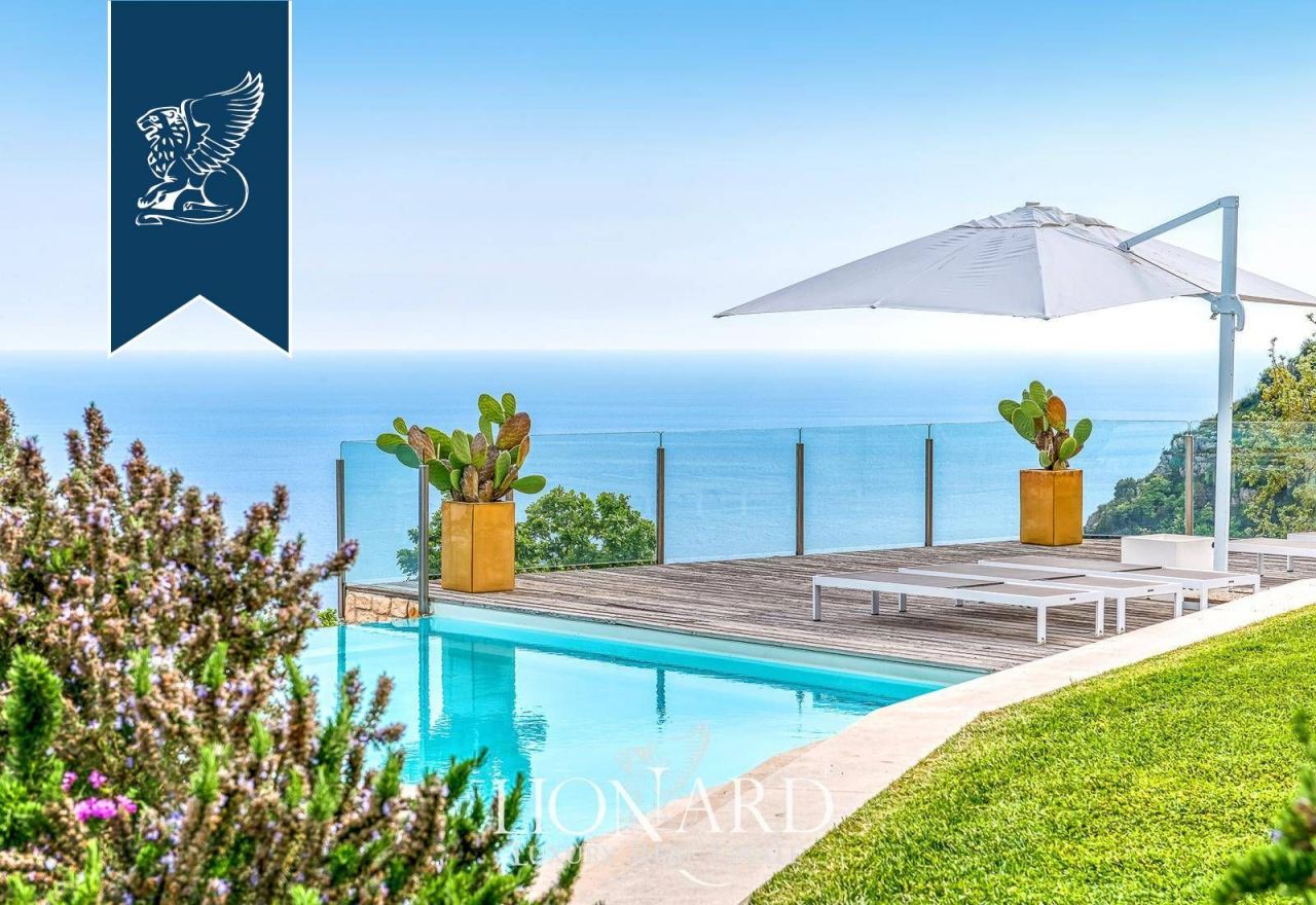 Вилла в Неаполе, Италия, 300 м² - фото 11