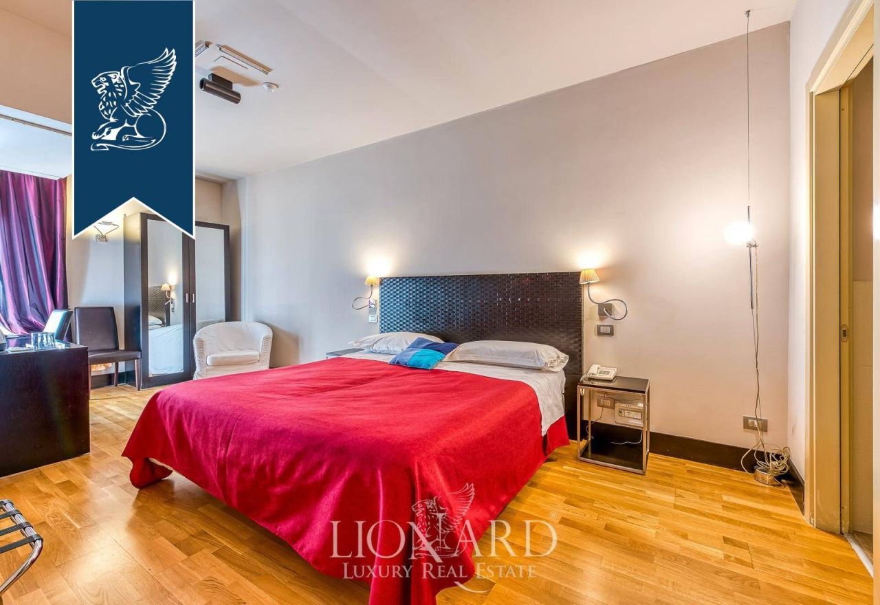 Отель, гостиница в Неаполе, Италия, 600 м² - фото 11