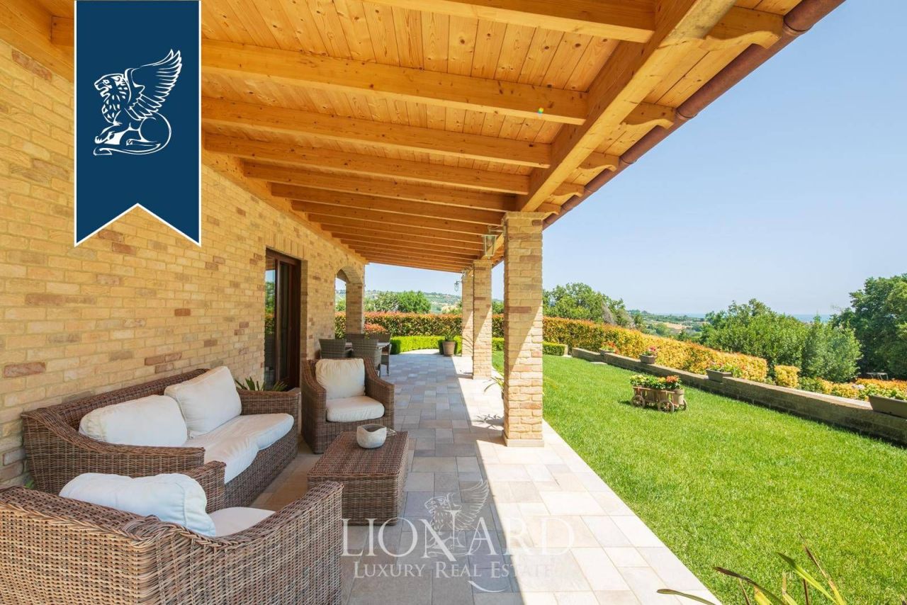 Ферма в Асколи Пичено, Италия, 400 м² - фото 11