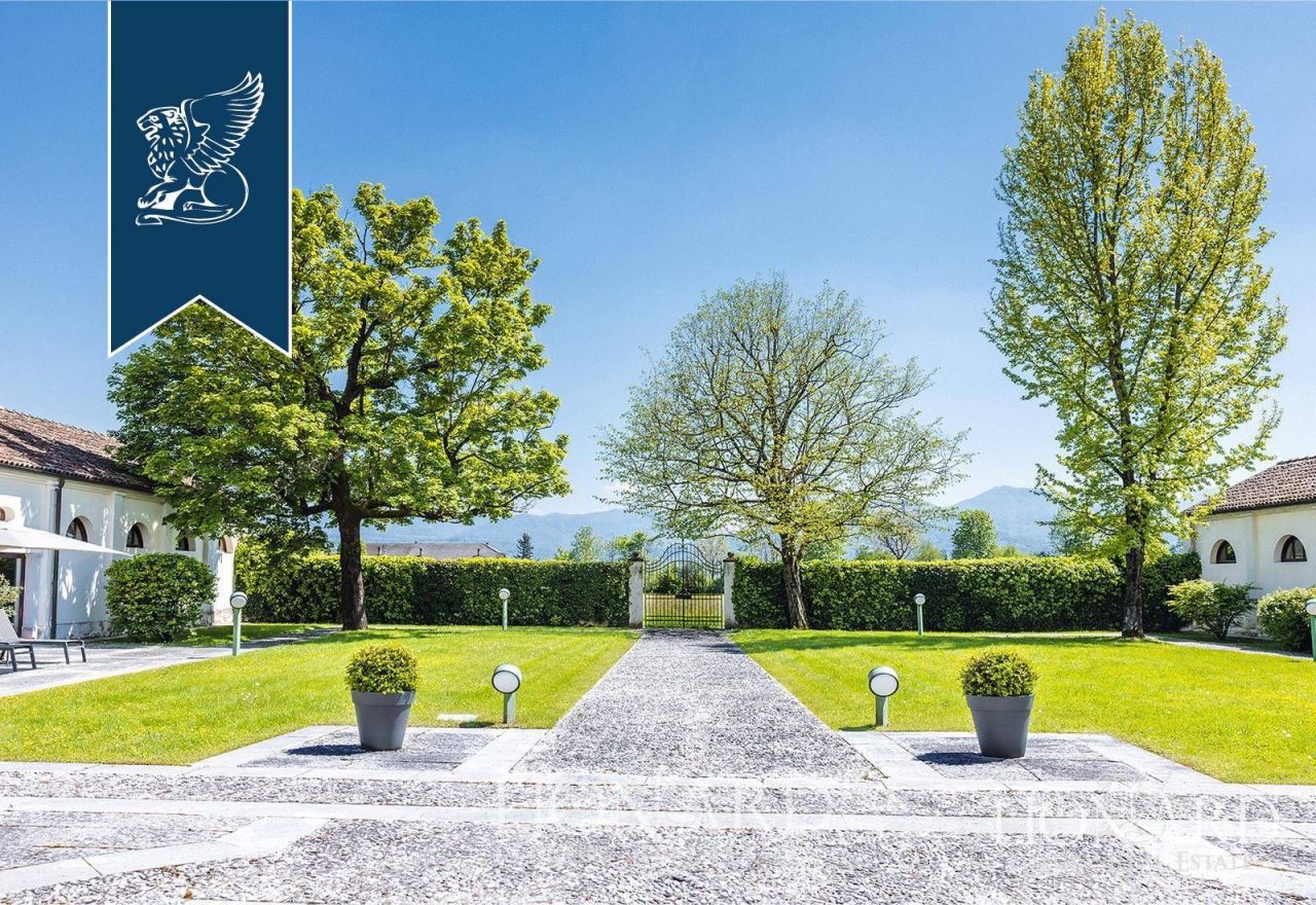 Вилла в Беллуно, Италия, 2 500 м² - фото 11