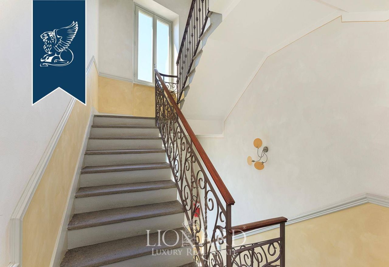 Вилла в Луино, Италия, 700 м² - фото 11