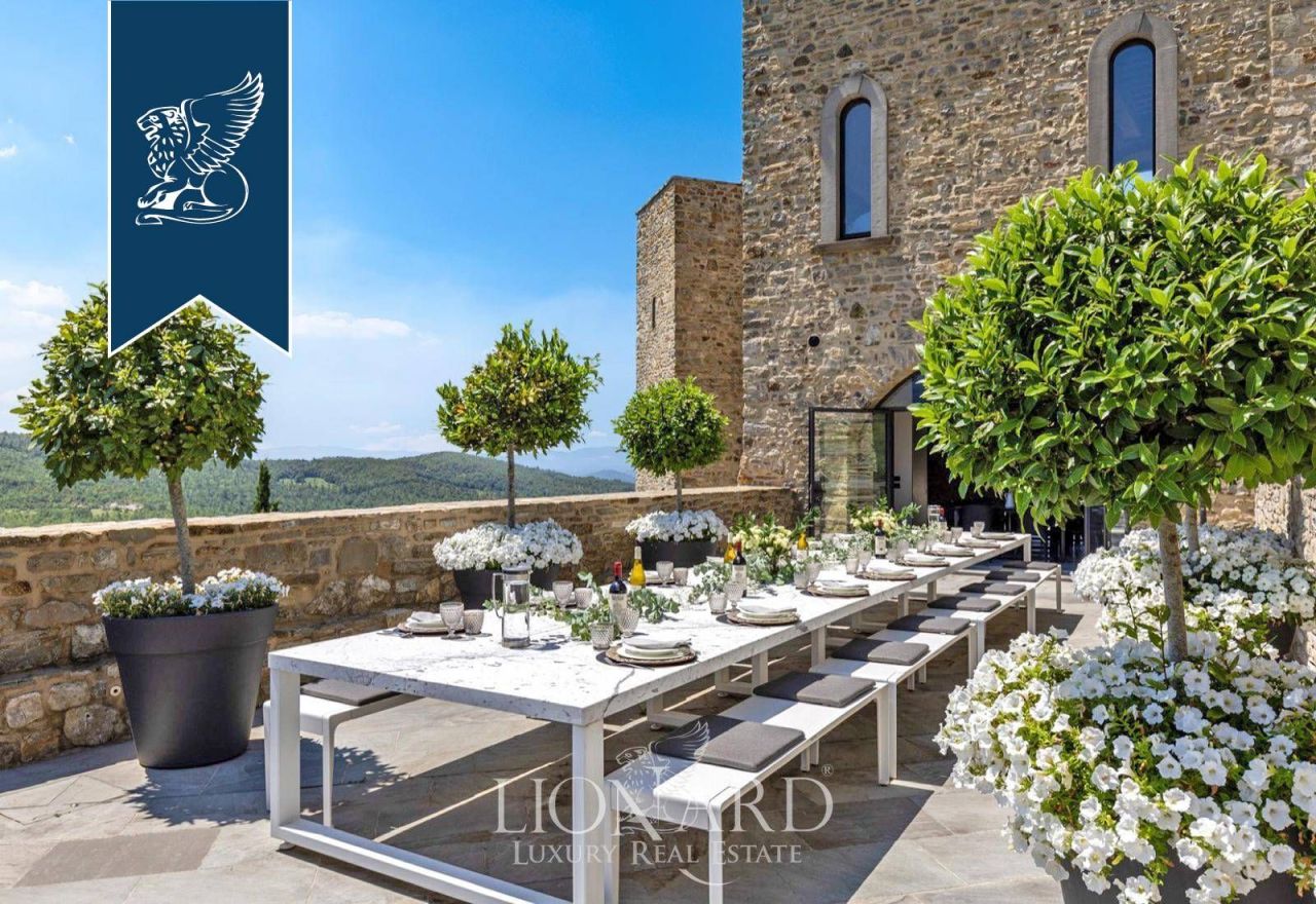 Замок в Пьеве-Санто-Стефано, Италия, 1 355 м² - фото 11