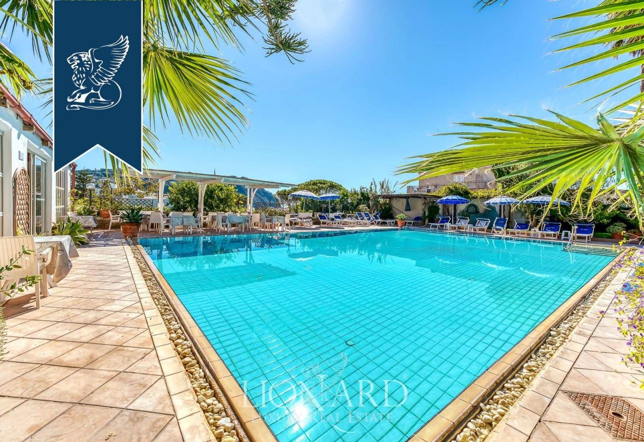 Отель, гостиница в Неаполе, Италия, 3 000 м² - фото 11