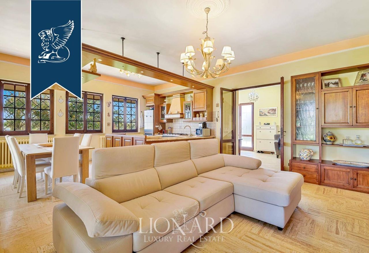 Вилла в Пьетрасанте, Италия, 420 м² - фото 11