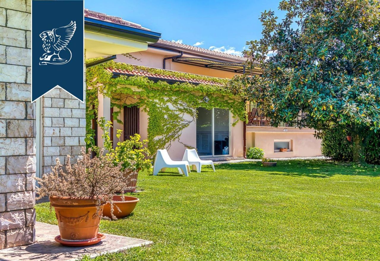 Ферма в Фрозиноне, Италия, 2 000 м² - фото 11