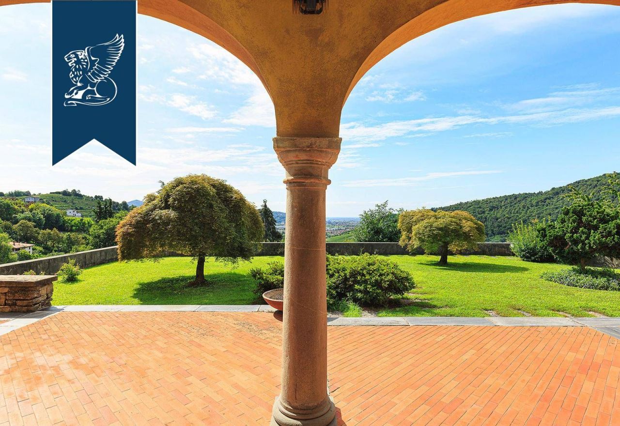 Вилла в Бергамо, Италия, 1 500 м² - фото 11