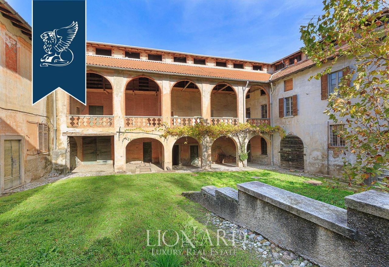 Замок в Варесе, Италия, 4 200 м² - фото 11