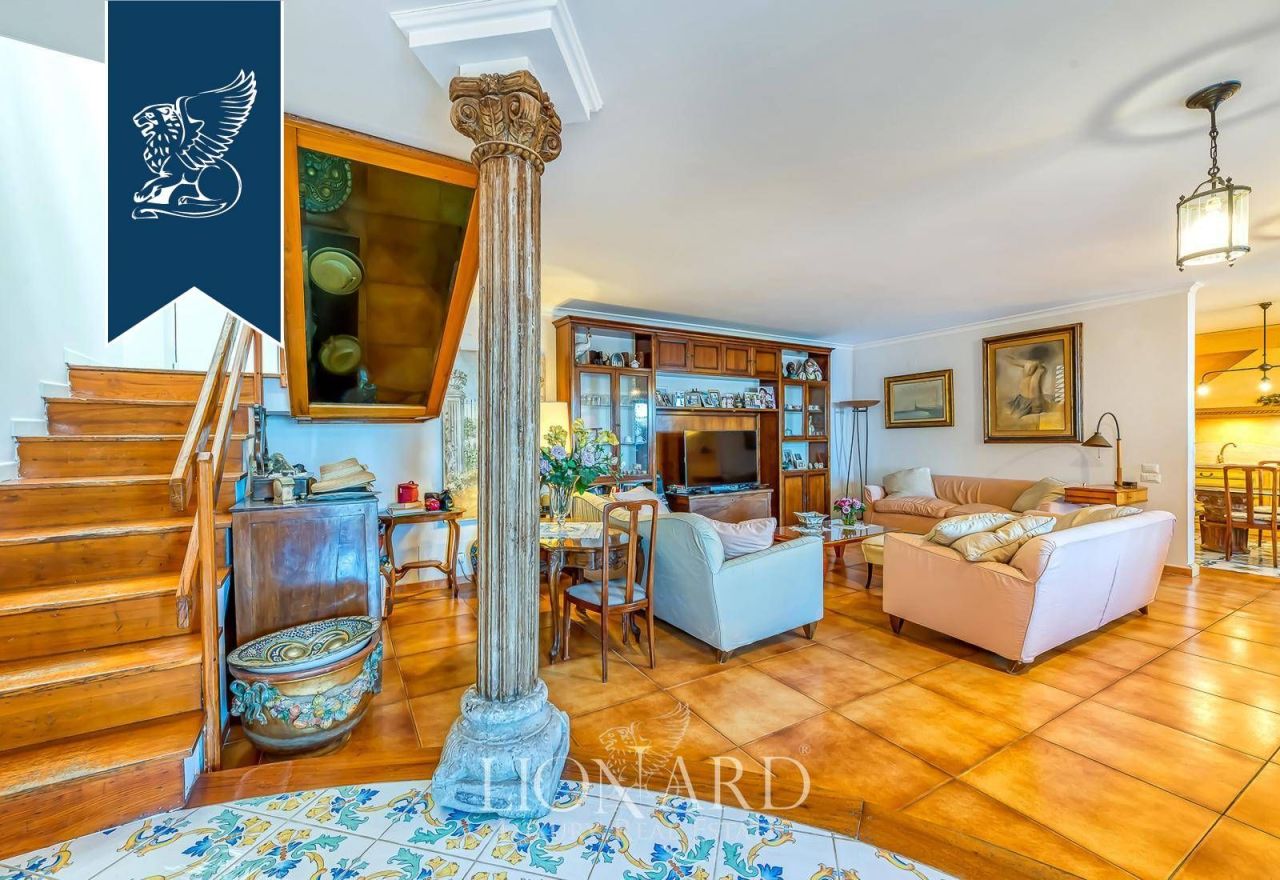 Вилла в Неаполе, Италия, 260 м² - фото 10