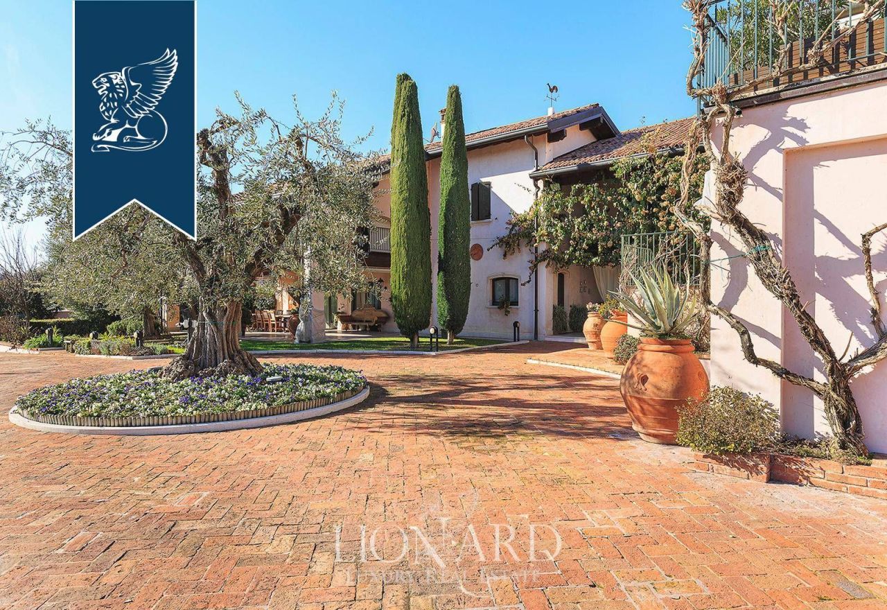 Вилла в Сан-Феличе-дель-Бенако, Италия, 635 м² - фото 10