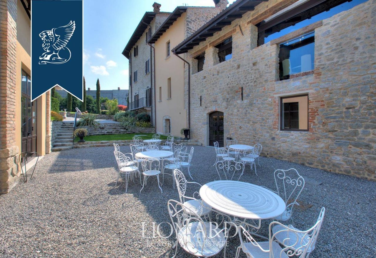 Замок в Варци, Италия, 12 358 м² - фото 11