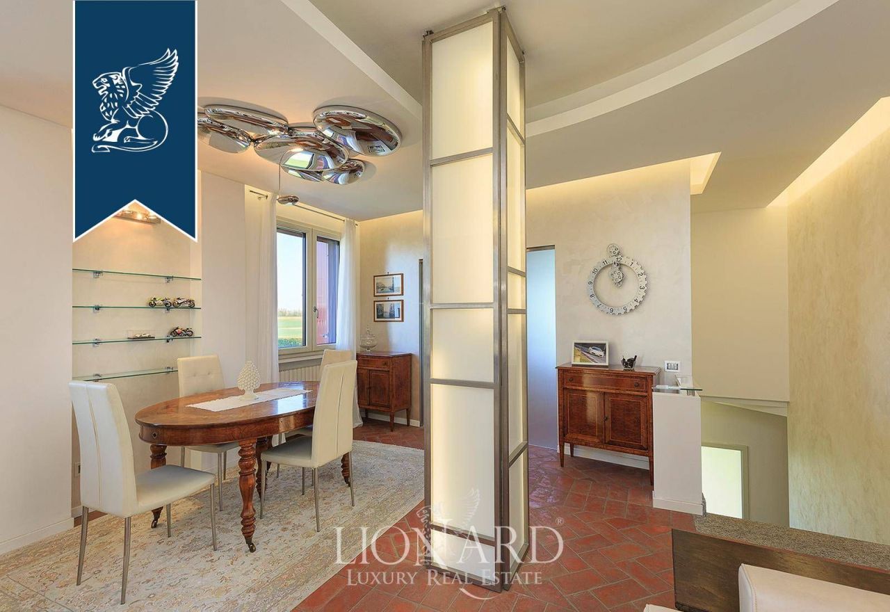 Вилла в Милане, Италия, 300 м² - фото 11