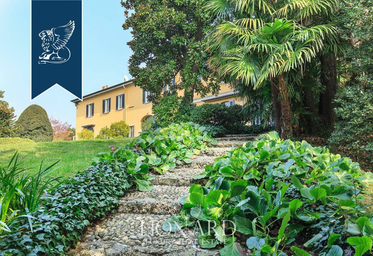 Вилла в Лекко, Италия, 1 000 м² - фото 12