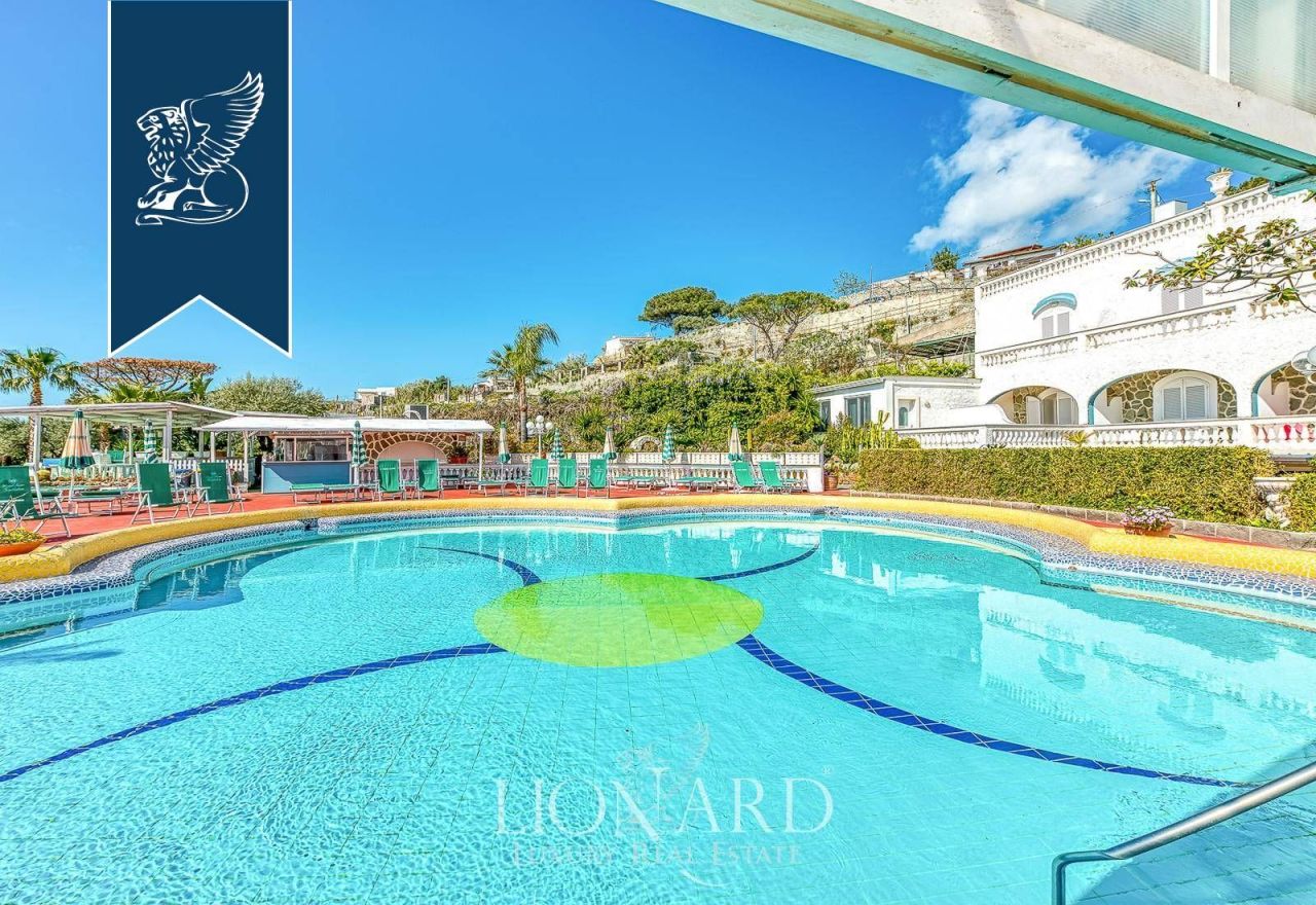 Отель, гостиница в Неаполе, Италия, 7 456 м² - фото 12