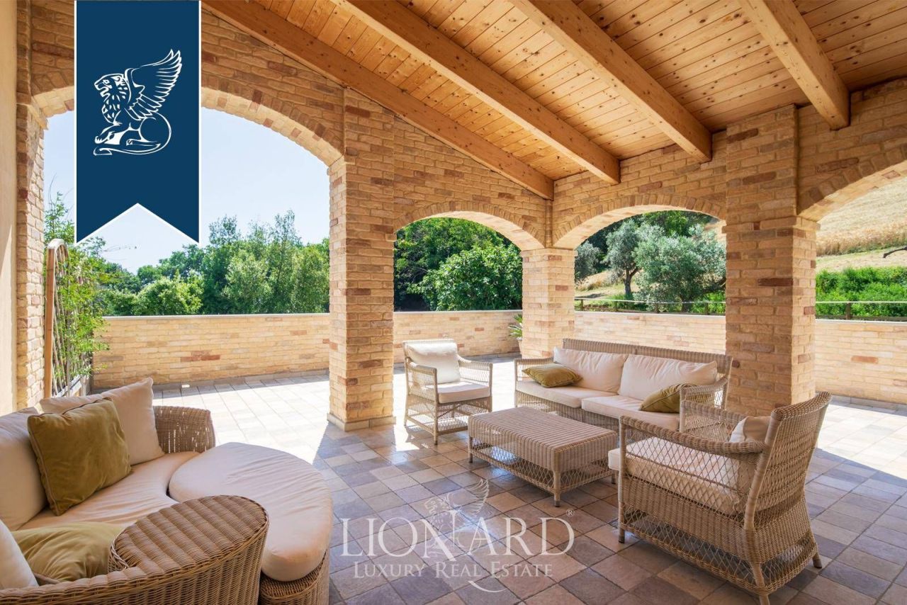 Ферма в Асколи Пичено, Италия, 400 м² - фото 12