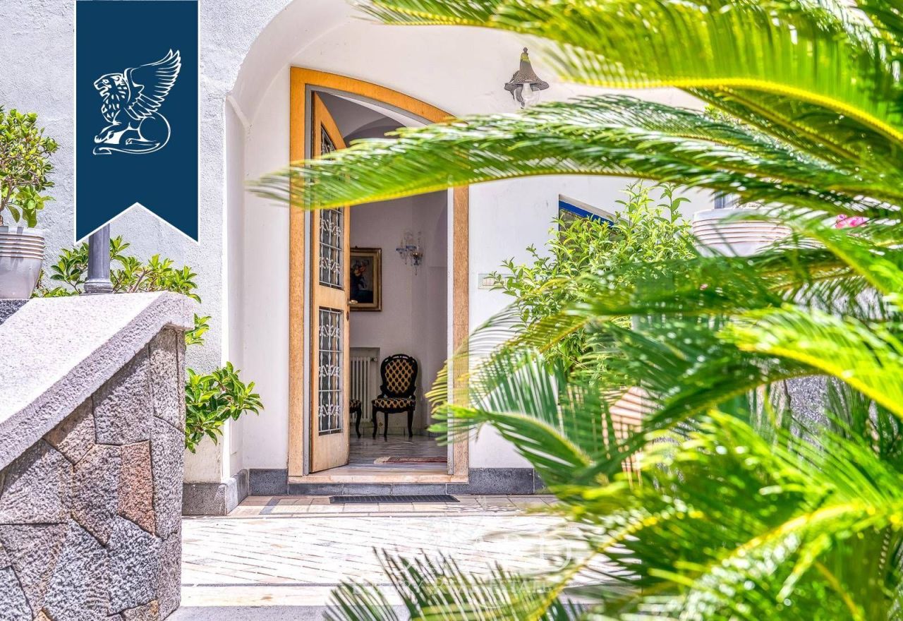 Вилла в Неаполе, Италия, 270 м² - фото 12