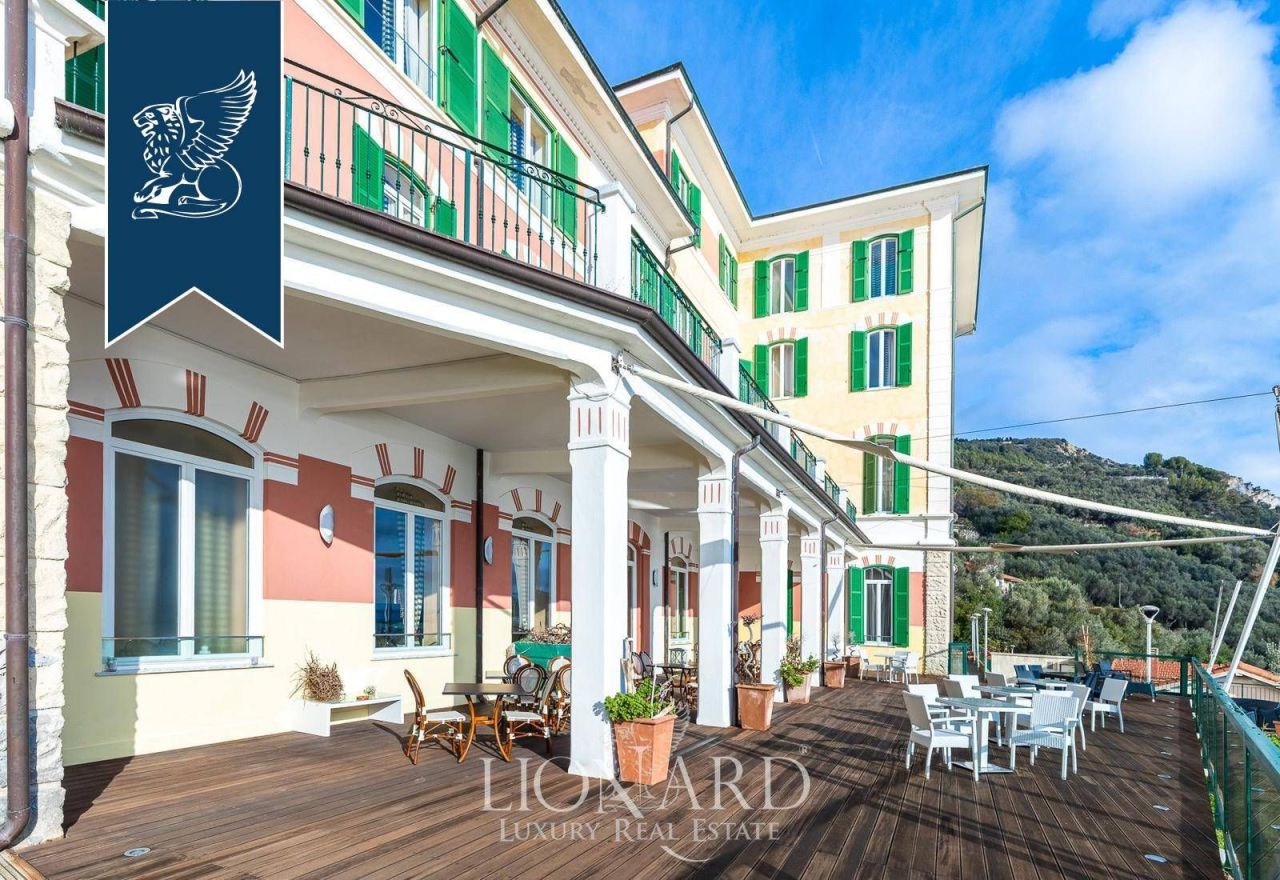 Вилла в Савоне, Италия, 4 280 м² - фото 12