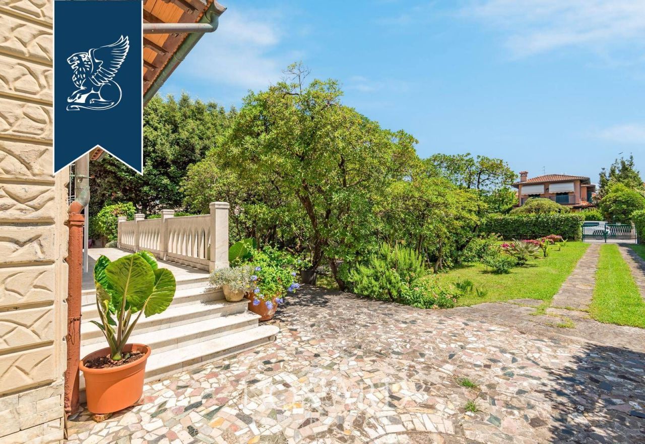 Вилла в Пьетрасанте, Италия, 380 м² - фото 12