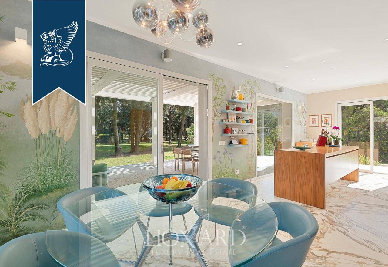 Вилла в Пьетрасанте, Италия, 350 м² - фото 12